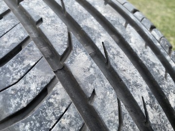 Sprzedam dwie opony continental 205/55R16