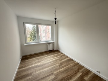 3 pok. mieszkanie z balkonem, po remoncie, niski blok