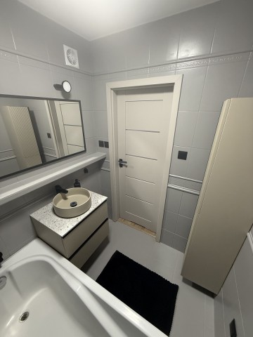 3 pok. mieszkanie z balkonem, po remoncie, niski blok