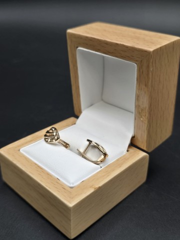 Złote kolczyki Próba 585 Waga 3.60 gram Cena 1400 zł Cent