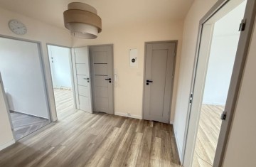 3 pok. mieszkanie z balkonem, po remoncie, niski blok -os. Z ...