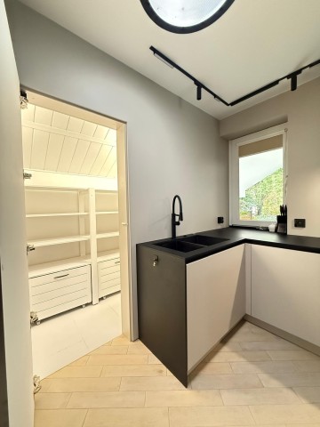 Wyjątkowa rezydencja z dużym ogrodem i kortem tenisowym