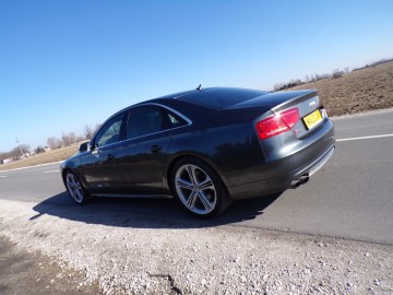 AUDI S8 4.0 BENZ FUL OPCJA