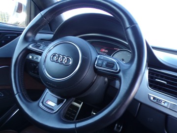 AUDI S8 4.0 BENZ FUL OPCJA