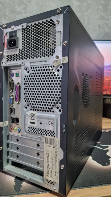 Komputer stacjonarny 4GB RAM / Windows 7 / sprawny / gotowy