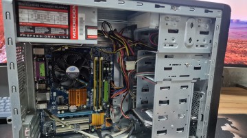 Komputer stacjonarny 4GB RAM / Windows 7 / sprawny / gotowy