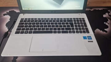 ASUS X551M / 4GB RAM / 500GB / Windows 8 / sprawny