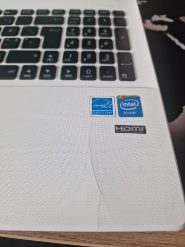 ASUS X551M / 4GB RAM / 500GB / Windows 8 / sprawny