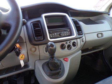 RENAULT TRAFIC LONG 2.0 DIESEL 9-OSOBOWY ZAREJESTROWANY