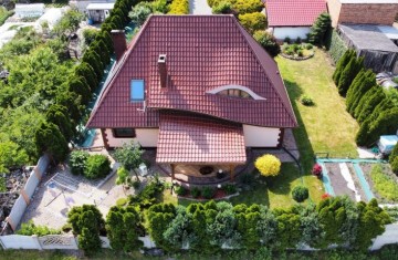 Oszczędny w eksploatacji dom, dwa garaże, duża, zagospodarow ...