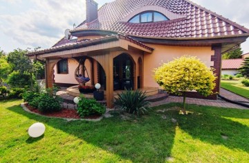 Oszczędny w eksploatacji dom, dwa garaże, duża, zagospodarow ...