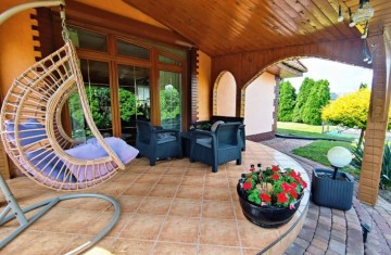 Oszczędny w eksploatacji dom, dwa garaże, duża, zagospodarow ...