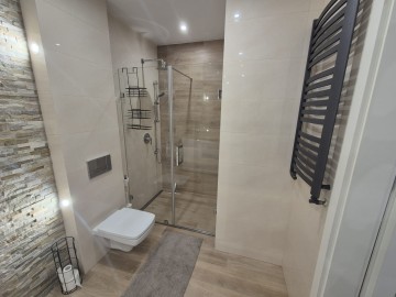 Przestronne, 2 pokojowe mieszkanie po remoncie, pow. 62.8m2