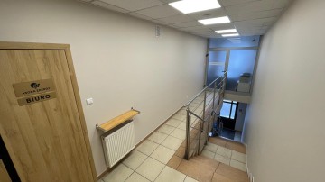 Umeblowany lokal usługowo -biurowy -1 piętro -Plac Wolności