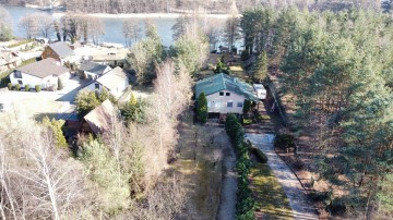 Urokliwa posesja bezpośrednio nad Jeziorem Ślesińskim