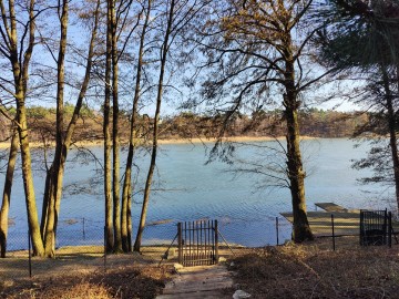 Urokliwa posesja bezpośrednio nad Jeziorem Ślesińskim