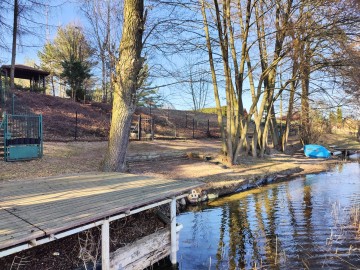 Urokliwa posesja bezpośrednio nad Jeziorem Ślesińskim