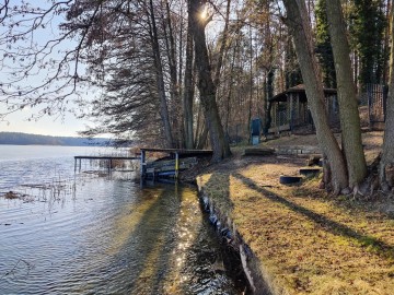 Urokliwa posesja bezpośrednio nad Jeziorem Ślesińskim