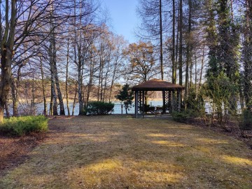 Urokliwa posesja bezpośrednio nad Jeziorem Ślesińskim