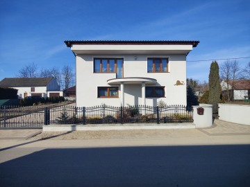 Sprzedam dom piętrowy po generalnym remoncie-gm. Krzym&oacute;w