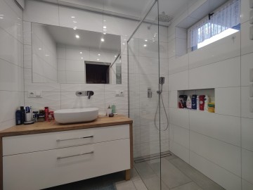 Na sprzedaż gospodarstwo rolne z domem i zabudowaniami gosp.