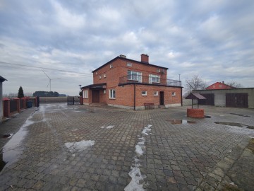 Na sprzedaż gospodarstwo rolne z domem i zabudowaniami gosp.