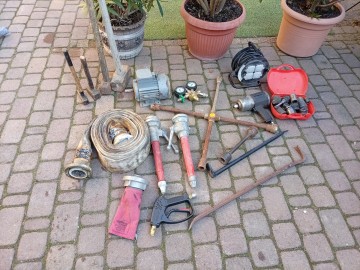 Sprzedam narzędzia smary oleje