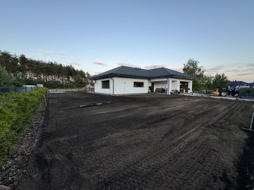 Usługi ogrodnicze, glebogryzarka separacyjna, trawnik