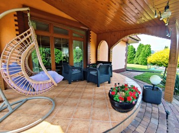 Oszczędny w eksploatacji dom, dwa garaże, duża działka