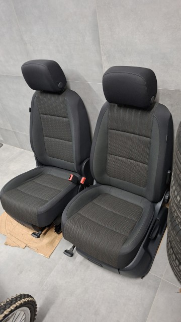 FOTELE KANAPA CAŁE WNETRZE TIGUAN I LIFT