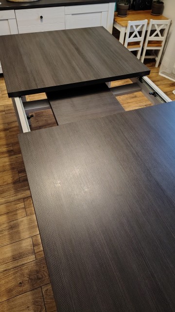 Sprzedam st&oacute;ł rozkładany