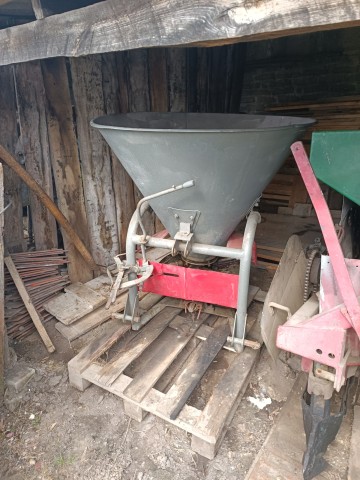 Sprzedam rozsiewacz do nawozu