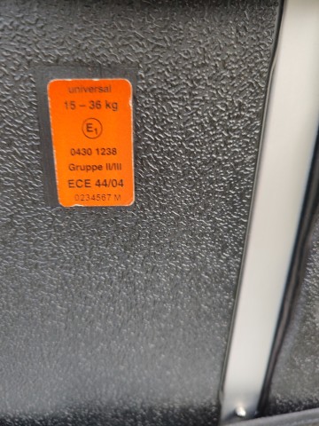 Fotelik samochodowy dziecięcy