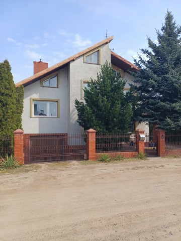 Dom Koło oś. Bogumiła