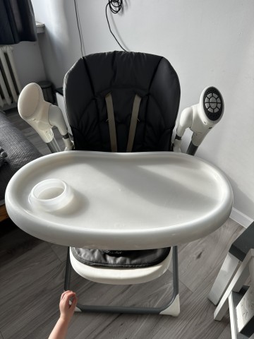 Krzesełko do karmienia z funkcją bujaka