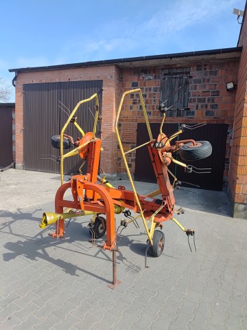 Przetrząsarka przewracarka Unifarm gs 450 claas