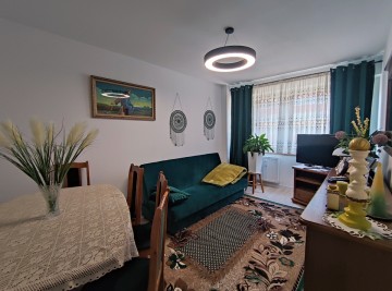 3 pok. mieszkanie, I piętro, po remoncie, umeblowane -os. V