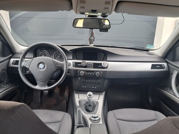 BMW Seria 3 318d  143 KM