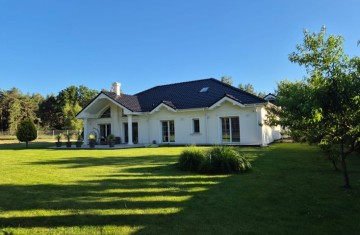 Nowoczesna rezydencja z własnym lasem -Lisiec Mały