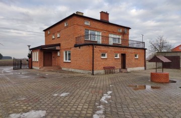 Na sprzedaż gospodarstwo rolne z domem i zabudowaniami gosp.