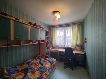 Mieszkanie 3 pok. na parterze w niskim bloku z cegły-os. III