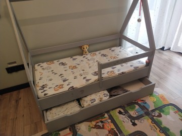 Sprzedam dwa łóżka dziecięce.