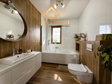 Parterowy dom w wysokim standardzie na przedmieściach Konina