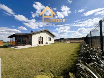 Parterowy dom w wysokim standardzie na przedmieściach Konina