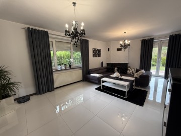 Duży dom w spokojnej okolicy w Koninie