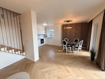 Nowy dom z garażem i ogrodem, designerskie wnętrze -Karsy