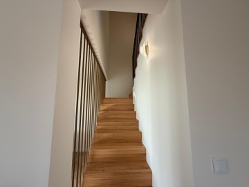 Nowy dom z garażem i ogrodem, designerskie wnętrze -Karsy