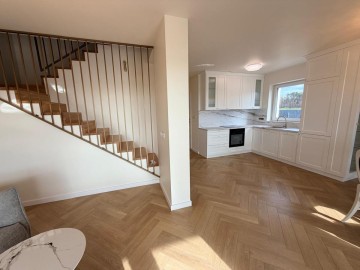 Nowy dom z garażem i ogrodem, designerskie wnętrze -Karsy