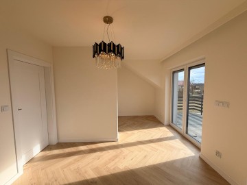 Nowy dom z garażem i ogrodem, designerskie wnętrze -Karsy