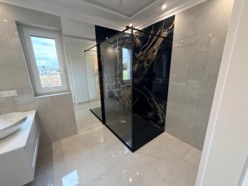 Nowy dom z garażem i ogrodem, designerskie wnętrze -Karsy